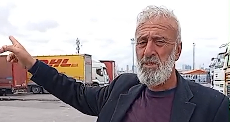 Rizeli TIR Şoförleri Haydarpaşa Limanı’nda “Kokarca” Mağduru Oldu