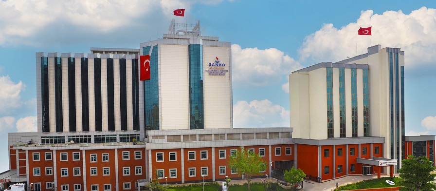 SANKO ÜNİVERSİTESİ HASTANESİ’NDE ROBOTİK CERRAHİ İLE DİZ PROTEZ AMELİYATLARI BAŞARIYLA GERÇEKLEŞTİRİLİYOR
