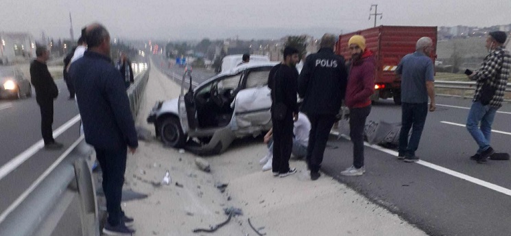 Köpeğe çarpmamak isterken bariyerlere girdi!