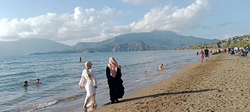 Tatilciler ekim sonunda da denizin keyfini çıkardı