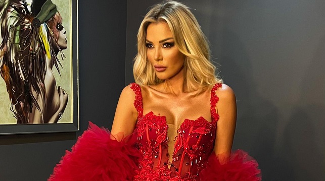 Petek Dinçöz Yeni Gazino Sahnesinde Zarafeti Ve Enerjisiyle Mest Etti