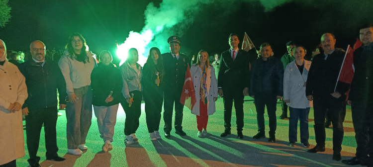 Bilecik Pazaryeri’nde coşku gökleri aydınlattı