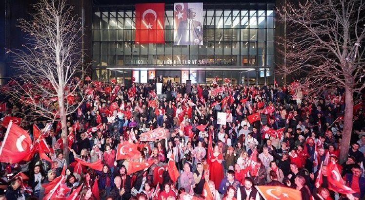 İstanbul Beylikdüzü’nde Cumhuriyet coşkusu