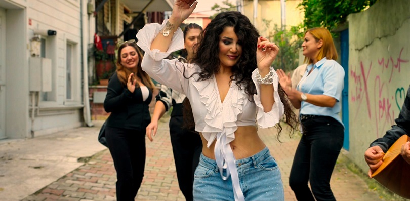ESRA ÖZTÜRK BEN DEĞİL MÜZİK SOUNDUM DEĞİŞTİ