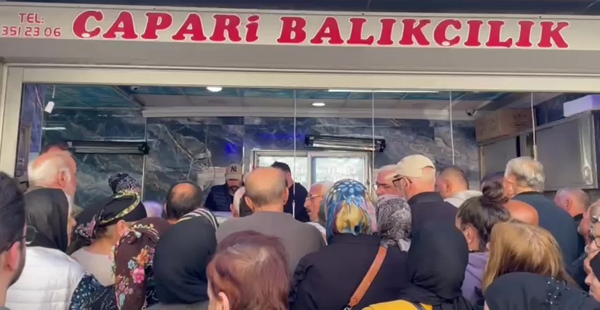 Hopa’da kilosu 20 liradan satılan hamsiye ilgi yoğun