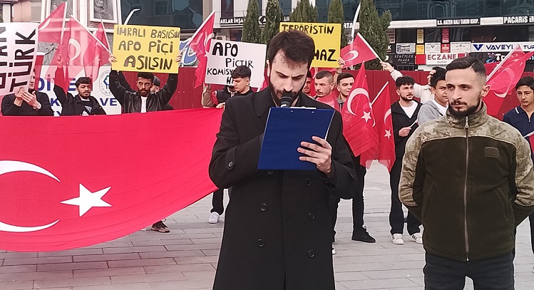 Rize’de Milliyetçi Gençlerden Cumhuriyet Meydanı’nda Protesto