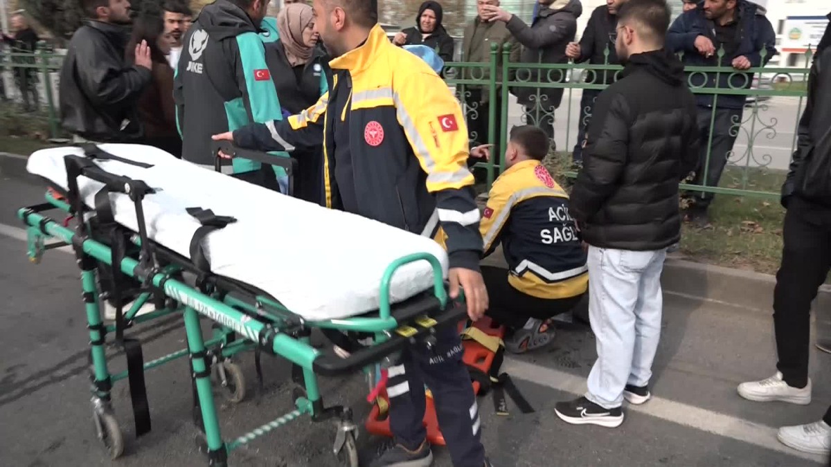 Malatya Turgut Özal Bulvarı’nda trafik kazası: 3 yaralı