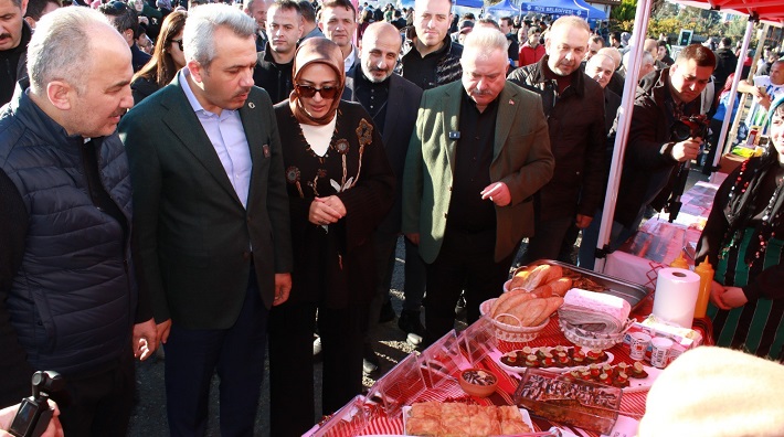8. Hamsi Festivalinde 2 Ton 53 Kilo Hamsi Vatandaşlara İkram Edildi