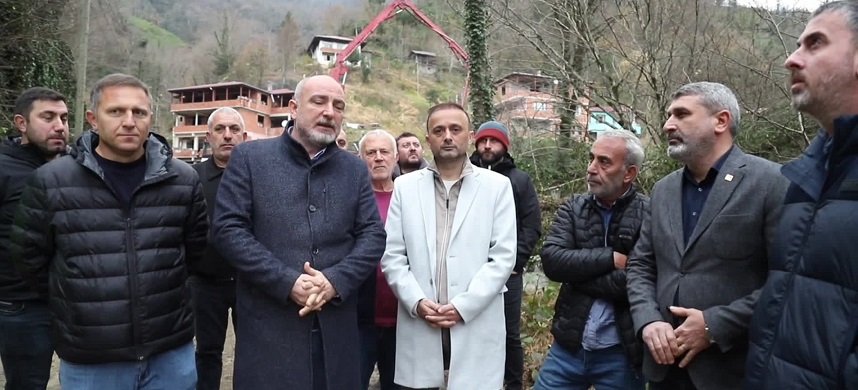 Hopa'da dere yatağı ıslahı sırasında taze beton suya karıştı, balık ölümleri gözlemlendi