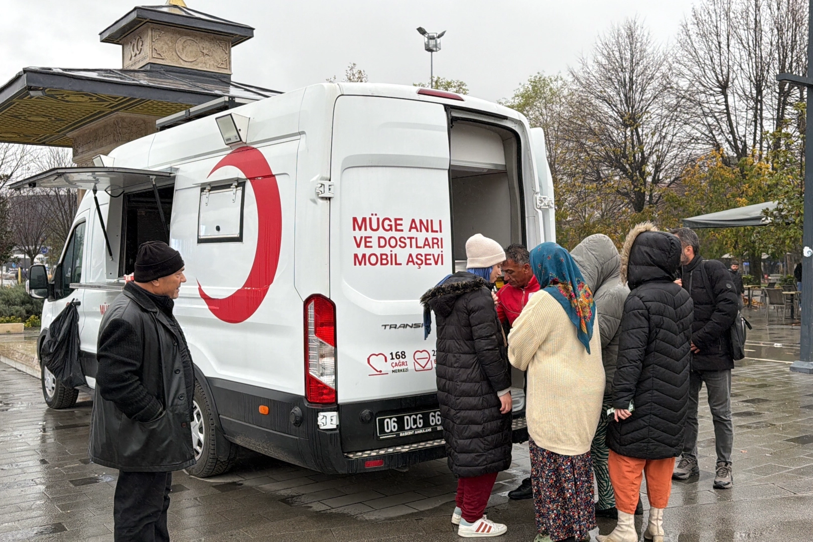 Düzce'de ″Müge Anlı ve Dostları″ndan soğuk havada iç ısıtan destek