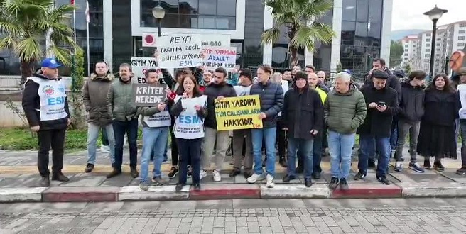 TKİ Ege Linyitleri İşletmesi önünde çalışanlardan 