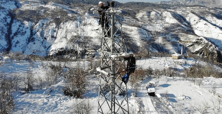 Çoruh EDAŞ, Yoğun Kar Yağışında Kesintisiz Enerji İçin Sahada