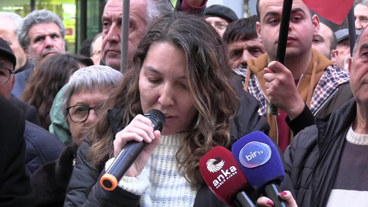 İzmir’de, ABD’nin Venezuela’ya müdahalesi protesto edildi