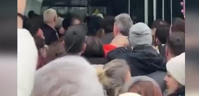 Sarp Sınır Kapısı’nda yoğunluk İzmir Marşı’yla protesto edildi