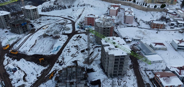 Artvin'de TOKİ şantiyesinde 6. kattan düşen işçi öldü
