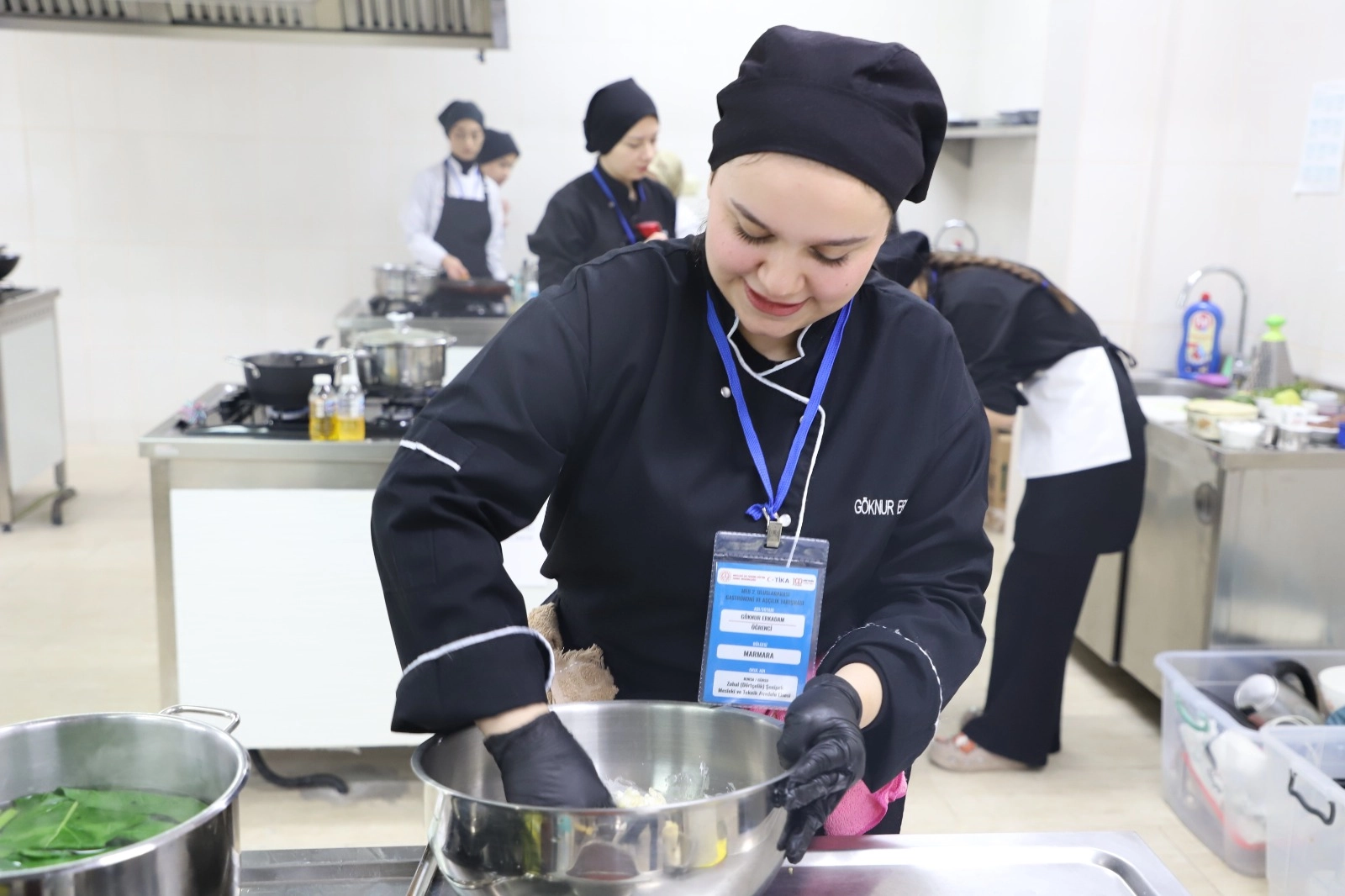 Geleceğin şefleri Bursa'da ″Anne Reçeteleri″ ile yarıştı