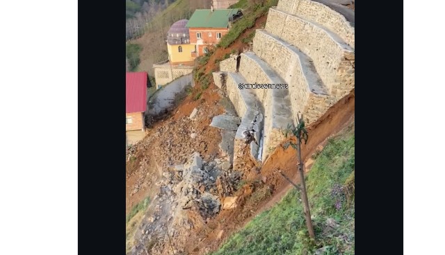 Ardeşen’de İstinat Duvarı Çöktü: 70’e Yakın Hane Yolsuz Kaldı