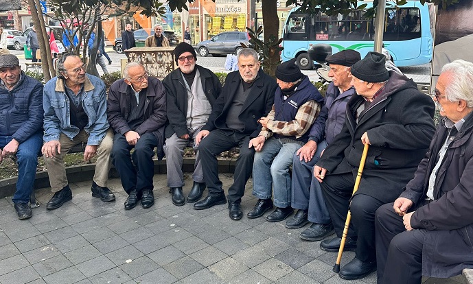 CHP’li Ocaklı’dan Rize’de Esnaf Ziyareti: “Halk Geçinemiyor, Değişim İstiyor”