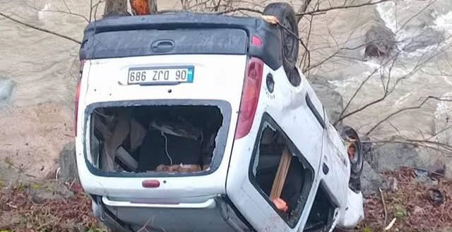 Kalkandere’de Feci Kaza: Araç Dereye Uçtu, 1 Ölü 1 Yaralı