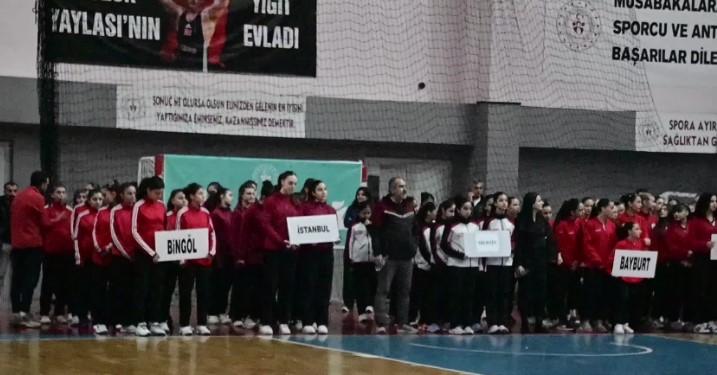 Voleybol yıldızlar yarı final müsabakaları Yozgat’ta başladı