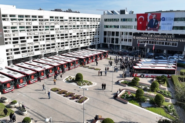 Antalya Büyükşehir'den toplu taşıma filosuna 19 yeni otobüs