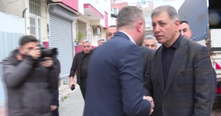 Cemil Tugay bayram namazında Bucalılarla buluştu