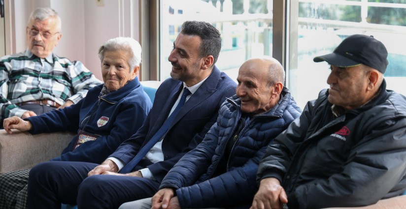 Manavgat Belediye Başkanı Çiçek, vatandaşlarla bayramlaştı