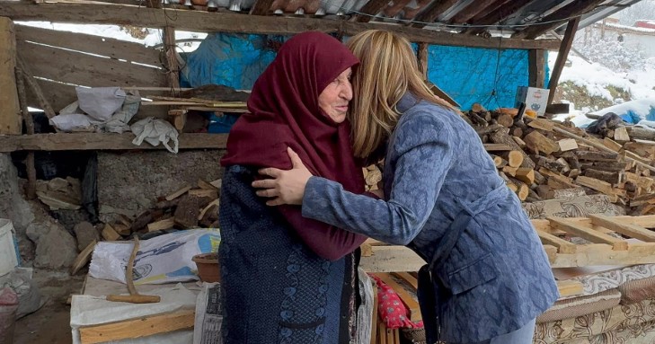 Bayramın ilk günü Refiye anne unutulmadı