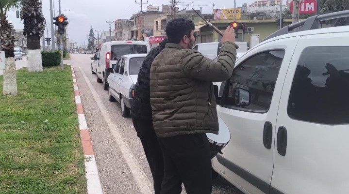 Kadirli'de müzisyen : Üflemekten bademciklerimde hava kalmadı. Yok, diyorlar...