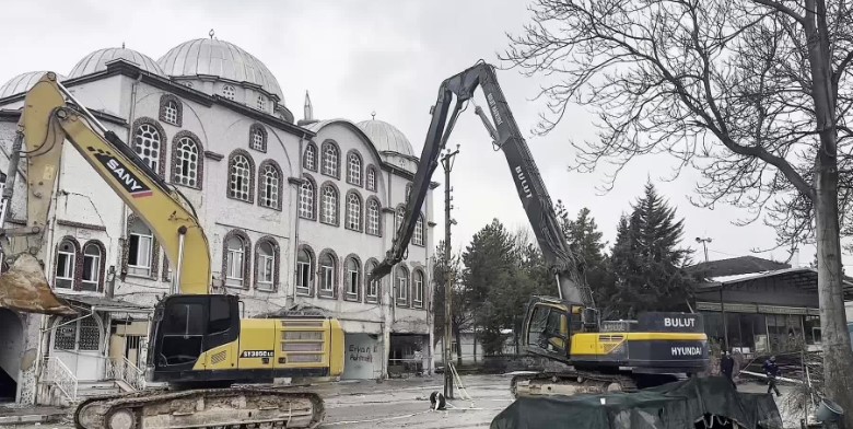 Malatya Küçük Sanayi Sitesi Camisi depremden üç yıl sonra yıkıldı. Esnaf: 