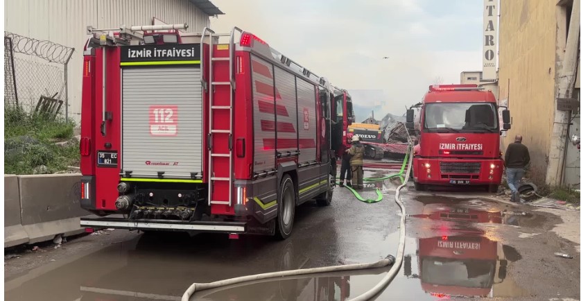 Buca’da sanayi sitesinde çıkan yangın kontrol altına alındı: 7 iş yeri zarar gördü