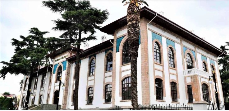 Trabzon’da Fındık Fabrikasında Yangın: 3 Kişi Hastaneye Kaldırıldı