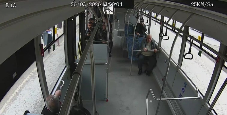 Elazığ'da belediye otobüsünün şoförü, kalp krizi geçiren yolcuyu hastaneye yetiştirdi