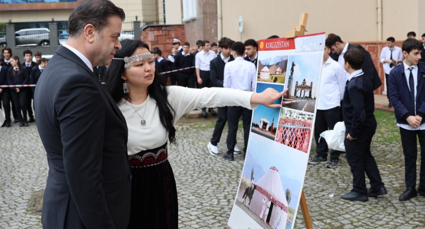 Rize’de Türk Dünyası Haftası Coşkusu: Öğrencilerden Anlamlı Buluşma