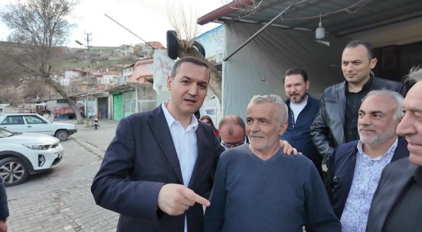 3 yıl önce İYİ Partili Milletvekili Yaldır’ı kapıdan çeviren bir vatandaş, bu kez kendisinden helallik istedi