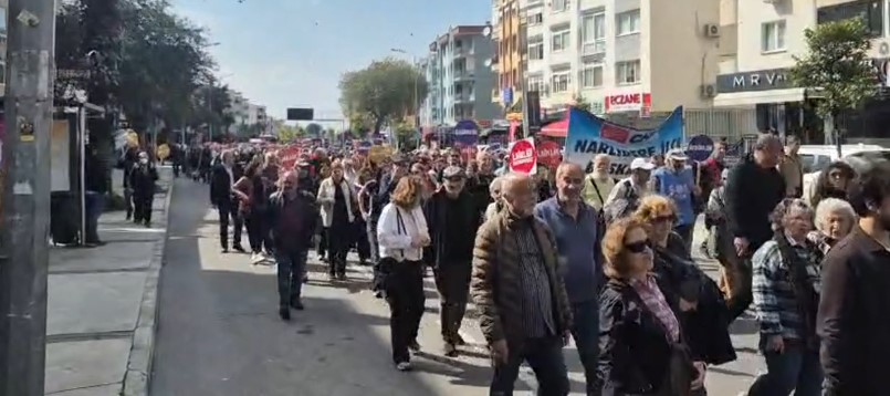 SOL Parti, Narlıdere’de “Laik, Demokratik, Bağımsız Türkiye” yürüyüşü düzenledi