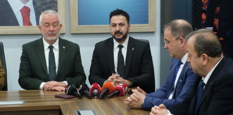 Isparta'da İYİ Parti'den istifa eden Belediye Meclisi'nin iki üyesi AK Parti’ye katıldı