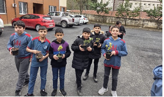 Orman Haftasında İHL Öğrencilerine Fidan Dağıtıldı
