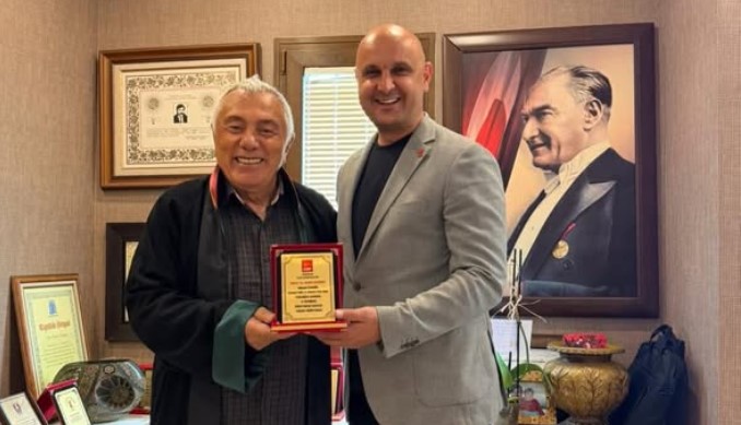 Av. Remzi Kazmaz’a Avukatlar Günü’nde Anlamlı Ziyaret ve Plaket
