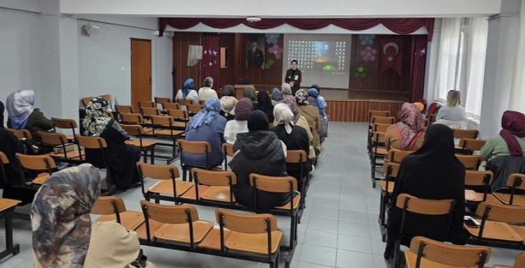 Güneysu’da Anneler İçin Bağımlılıkla Mücadele Eğitimi