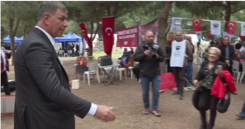 Meslek Fabrikası direnişine destek veren ADD, İzmir Eşgüdüm Toplantısı'nı nöbet alanında yaptı.