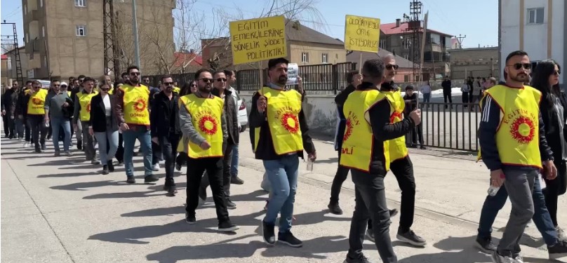 Hakkari'de eğitimde şiddete karşı “Yaşam zinciri” eylemi yapıldı