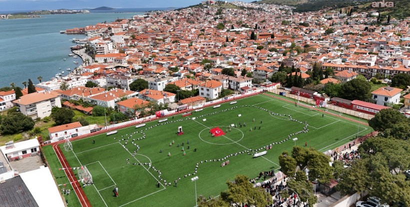 Ayvalık’ta 23 Nisan coşkusu