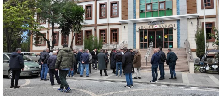 Görevden uzaklaştırılan Görele Belediye Başkanı Hasbi Dede'nin yargılandığı dava 30 Nisan'a ertelendi