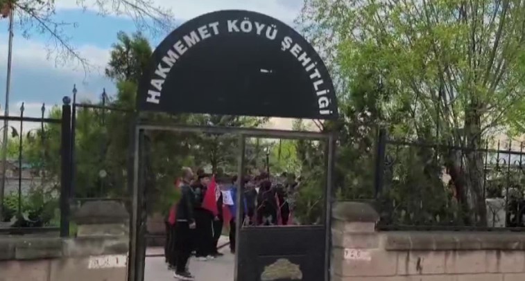 Iğdır'da Hakmehmet ve Oba Şehitlik Anıtları ziyaret edildi