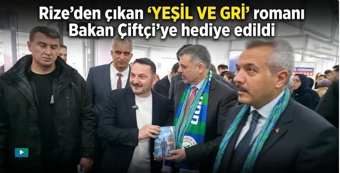 Kitap Fuarı’nda Anlamlı Buluşma: “Yeşil ve Gri” Romanı Bakan Çiftçi’ ye Takdim Edildi
