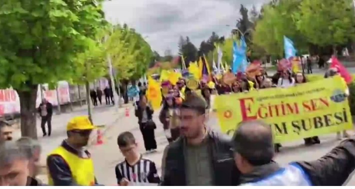 Çorum’da 1 Mayıs’ta Bakan Yusuf Tekin için hazırlanan karne gerginliğe yol açtı