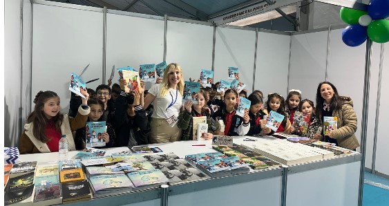 Edebiyatçı-Yazar Selen Karagöz, Rize Kitap Fuarı’nda Okurlarla Buluştu