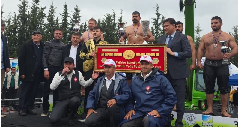 Fethiye’de yağlı güreş heyecanı