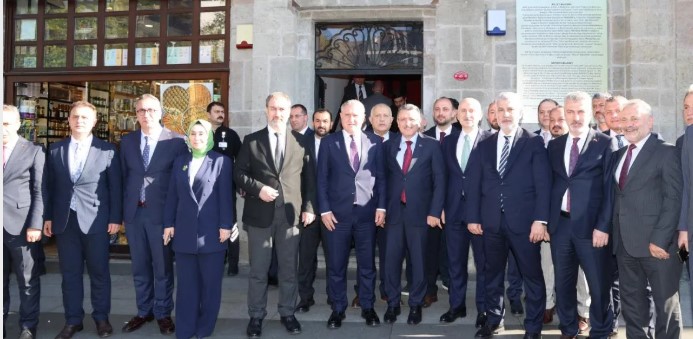 Bakan Bak’tan Başkan Genç’e Ziyaret